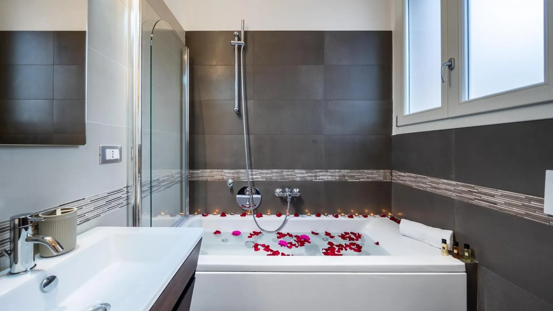 볼로냐 Luxury Flat And Free Parking 아파트