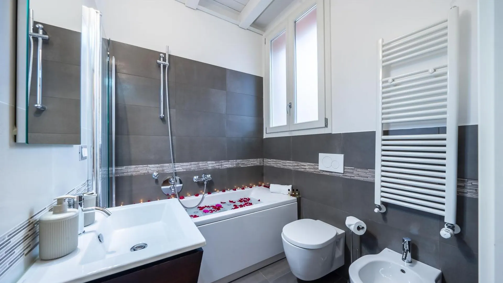 볼로냐 Luxury Flat And Free Parking 아파트 0*,
