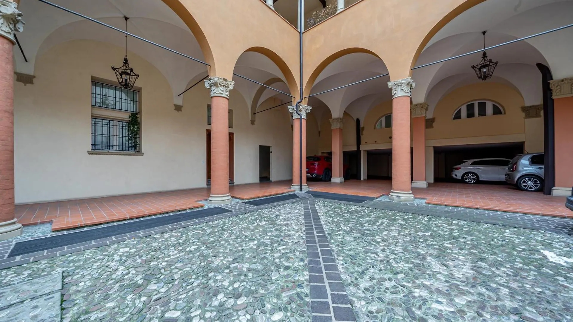 Luxury Flat And Free Parking Appartement Bologna Italië